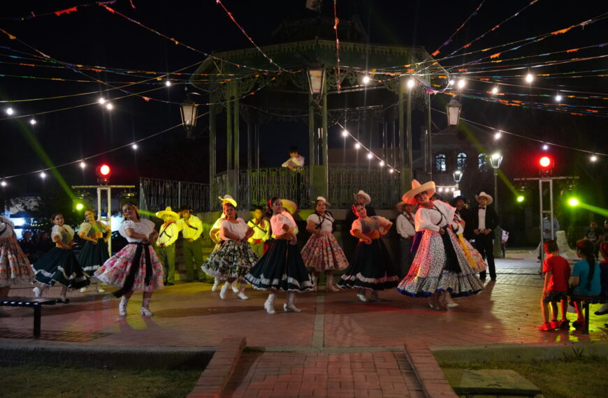Invita gobierno municipal a disfrutar Folklor, Baile y Danzón en la plaza Juárez