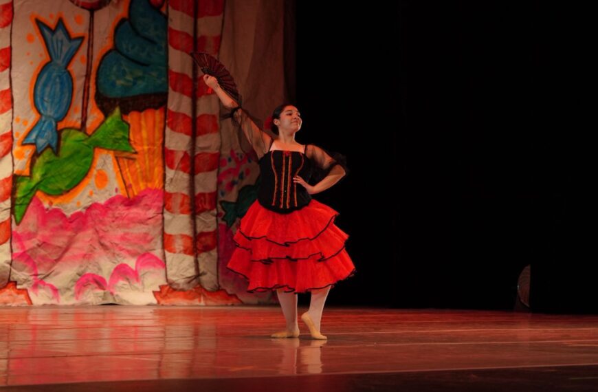 Disfrutan los neolaredenses danza y música de la Gala de Invierno en el Centro Cultural