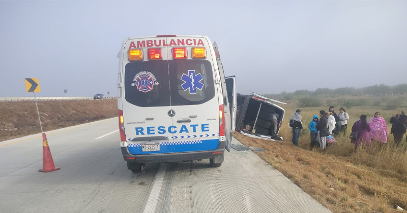 Vuelca en la Monterrey–Nuevo Laredo camioneta con solicitantes de visa; hay lesionados graves