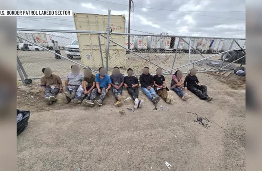 Detienen a 10 migrantes tras persecución que terminó en un accidente en Laredo