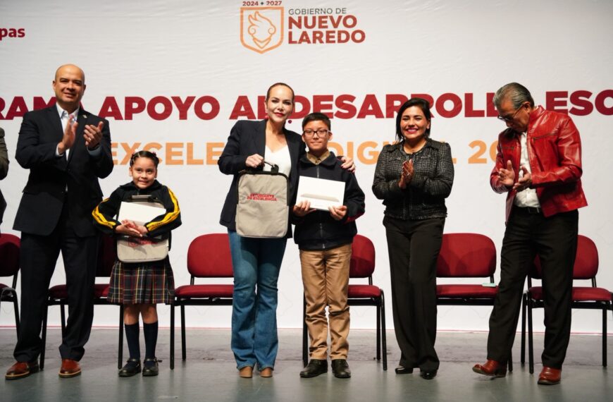 Alcaldesa Carmen Lilia Canturosas impulsa la educación con la entrega de tabletas a estudiantes destacados