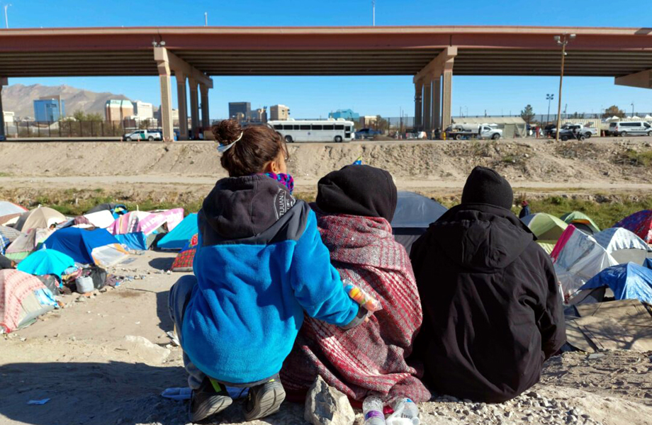 Migrantes venezolanos esperan en un campamento improvisado en la frontera norte de Mxico rumbo a Estados Unidos