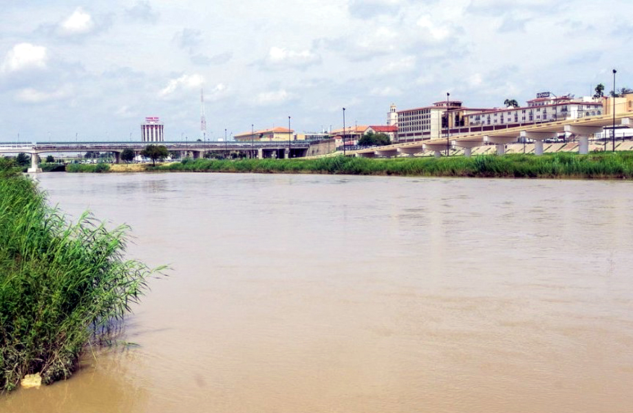 Ro Bravo en la frontera norte de Mxico punto de cruce migratorio hacia Estados Unidos