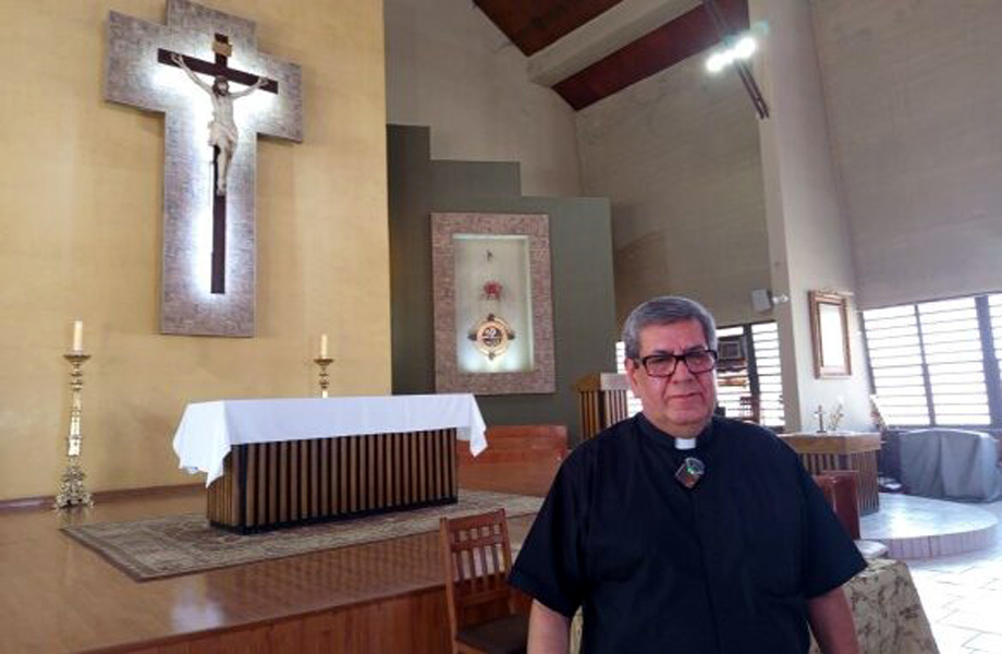 Monseor Luis Carlos Lerma Martnez durante actos de despedida en Delicias Chihuahua