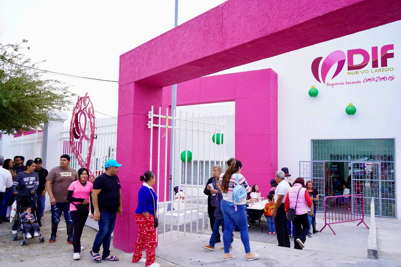 Acceso principal del DIF Nuevo Laredo durante la jornada de entrega de boletos del Festival del Da de Reyes Magos
