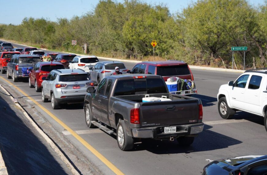 Cruce de paisanos hacia Estados Unidos por Nuevo Laredo durante enero de 2026.