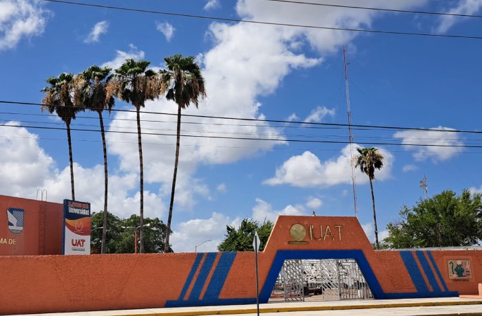 Entrada principal de la UAT Nuevo Laredo donde inicia el registro para aspirantes 2026