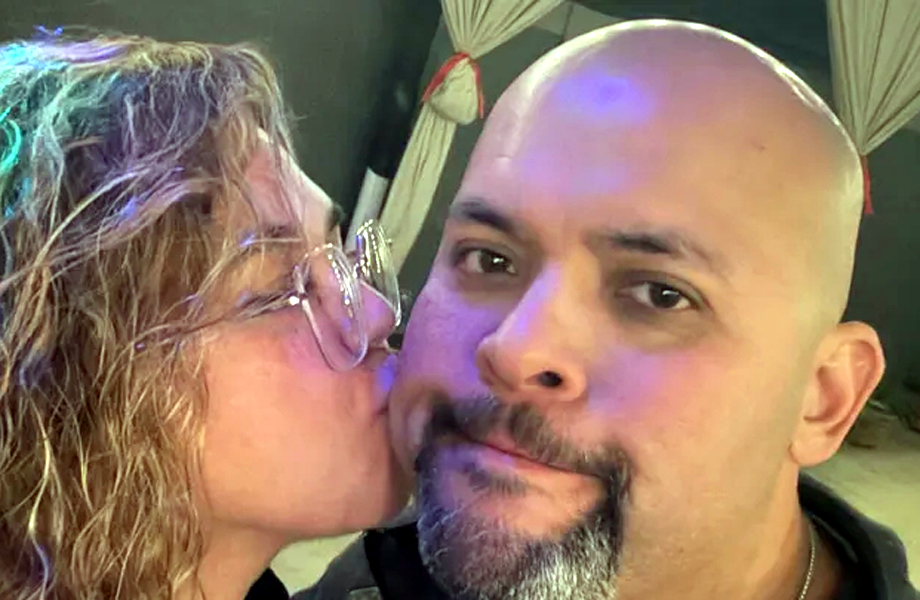 Moises Jaimes posa junto a su esposa en una imagen familiar difundida tras el incidente de bala perdida ocurrido en Ao Nuevo en Laredo