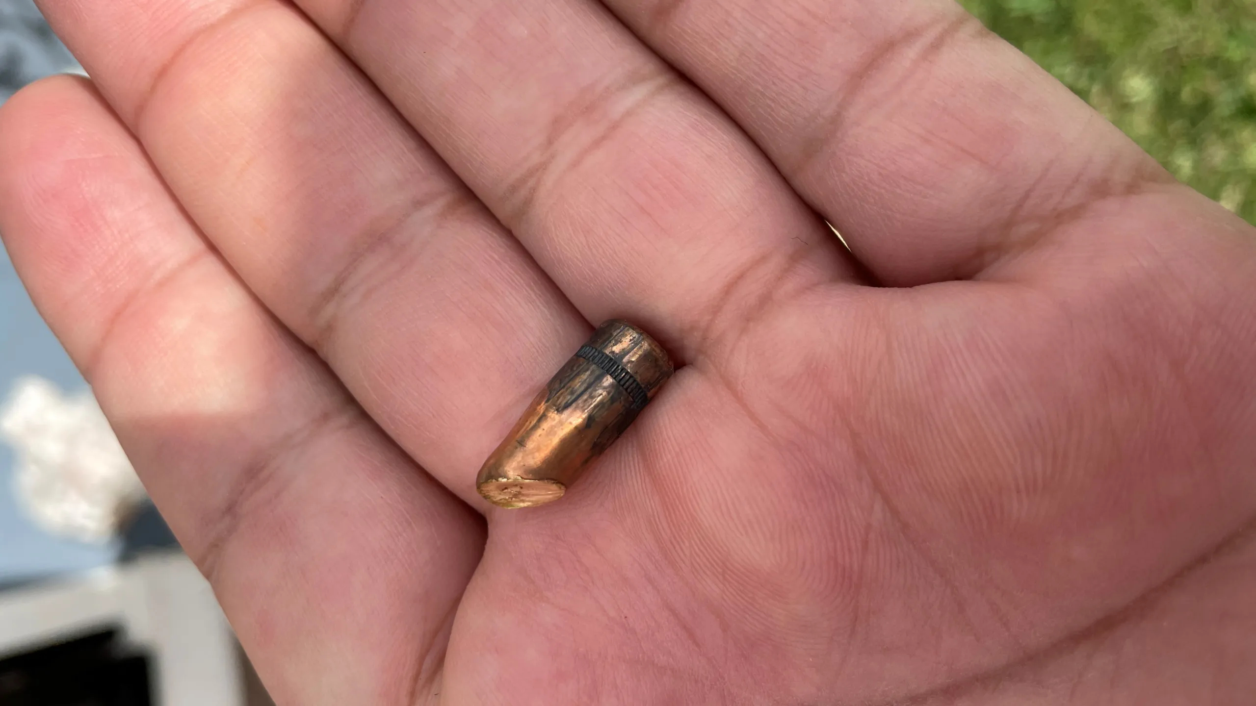 Los disparos al aire durante celebraciones siguen siendo una práctica peligrosa en Laredo, Texas, particularmente durante los festejos de Año Nuevo, cuando se incrementan las detonaciones en zonas residenciales.