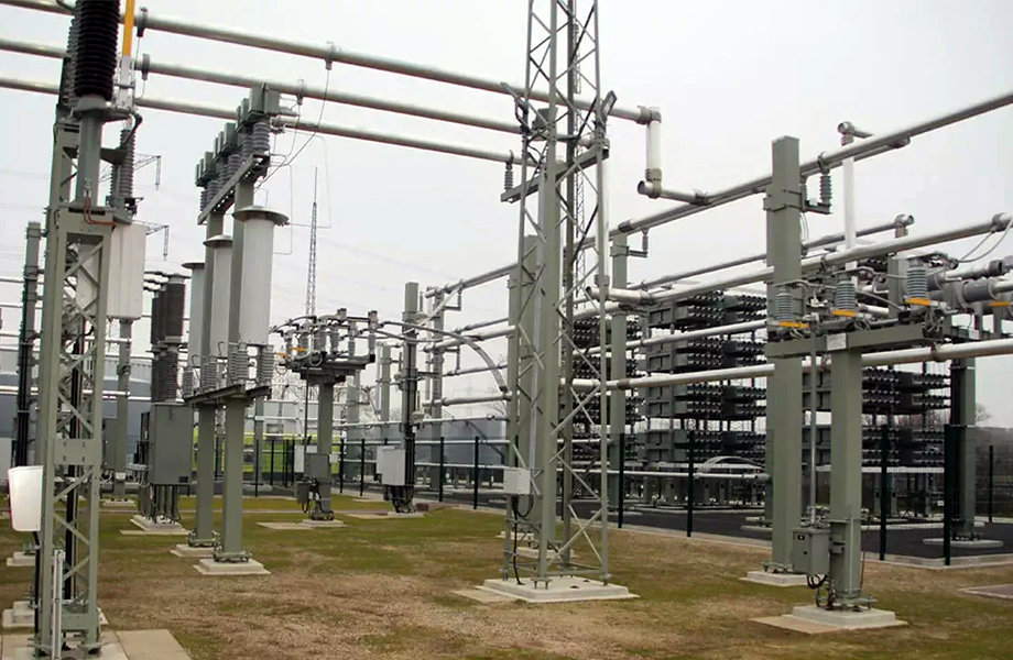 Subestacin elctrica de alta tensin con infraestructura para mejorar la estabilidad del voltaje en horas pico