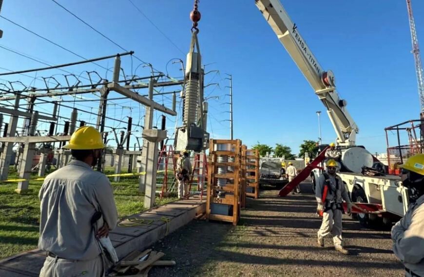 Trabajos de instalación en subestación eléctrica de Nuevo Laredo para reducir variaciones de voltaje y parpadeo de luces