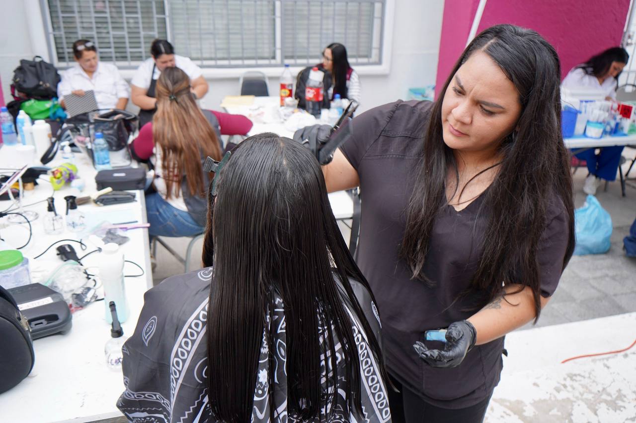 Corte de cabello infantil gratuito en brigada del DIF Nuevo Laredo