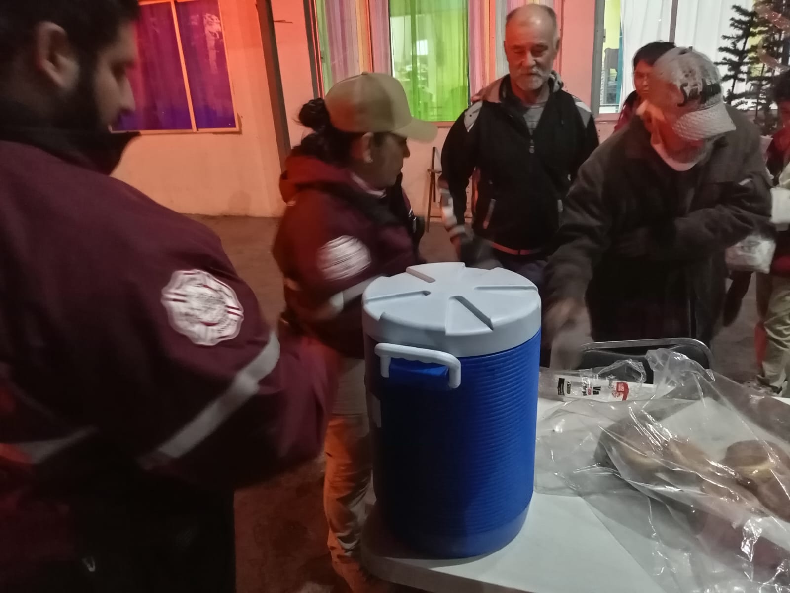 Operativo carrusel de Proteccin Civil en Nuevo Laredo ofrece bebidas calientes a personas vulnerables ante el fro
