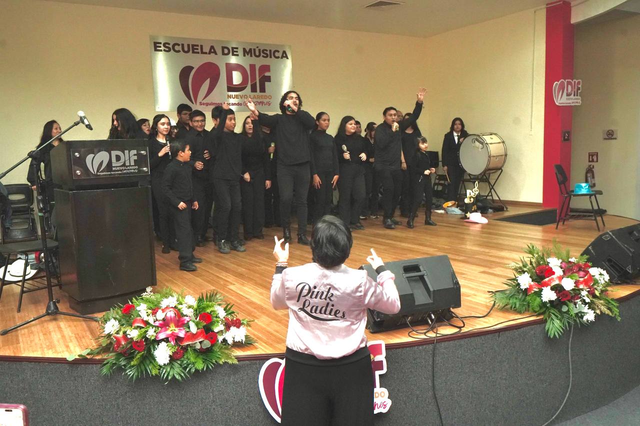 Presentacin del coro de la Escuela de Msica del DIF Nuevo Laredo durante actividad cultural en sus instalaciones