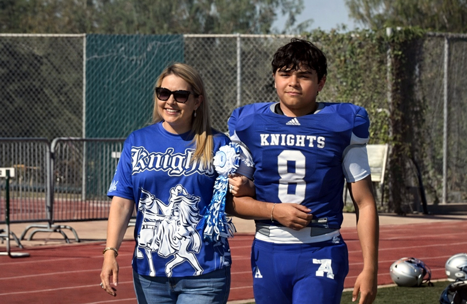 Joven deportista de Laredo Texas acompaado de su madre antes del ataque armado en la colonia Del Mar