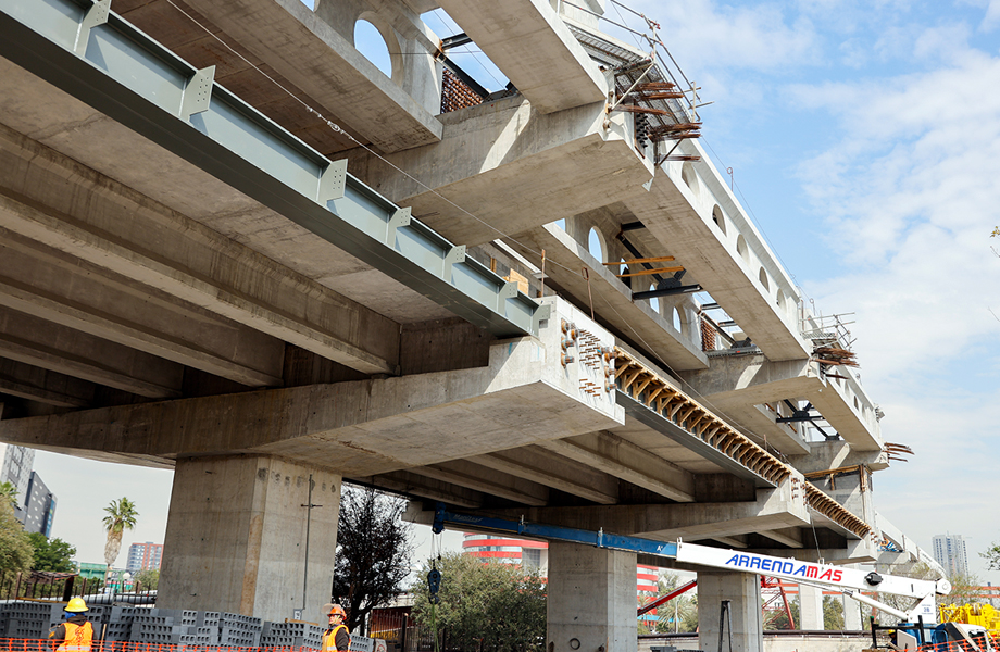 Estructura del viaducto elevado del Metro de Monterrey durante construccin de las Lneas 4 y 6