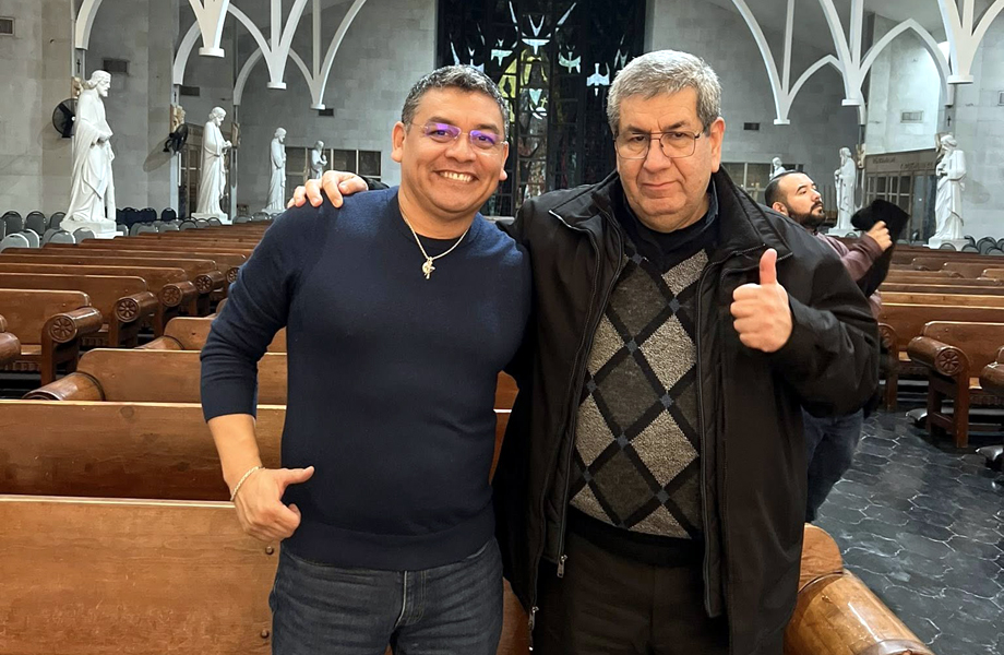 Encuentro del nuevo obispo de Nuevo Laredo con integrantes de la comunidad catlica