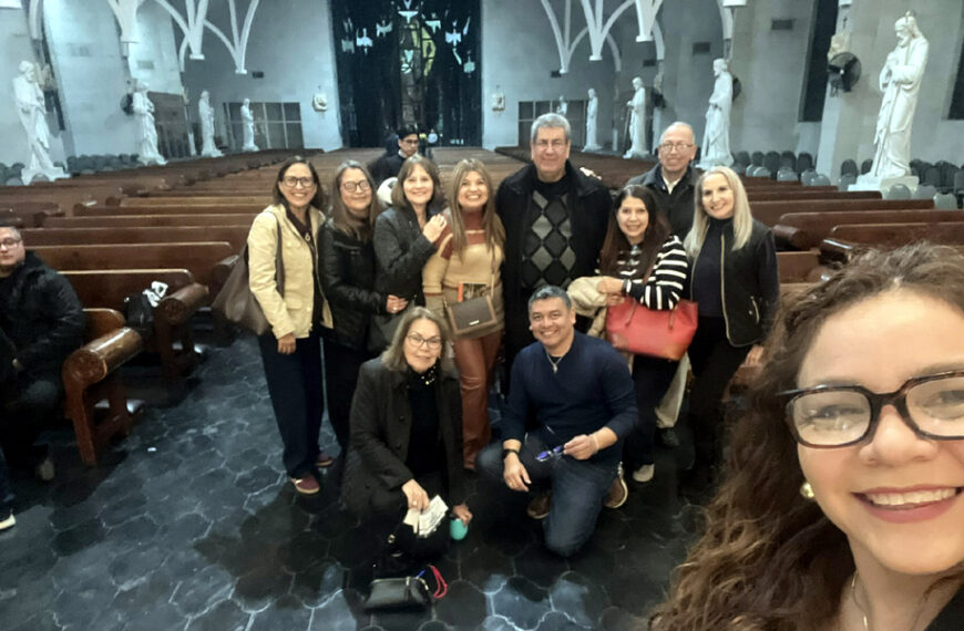 Fieles reunidos en la Catedral de Nuevo Laredo antes de la toma de posesión del nuevo obispo