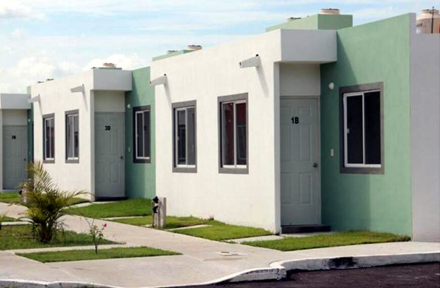 Viviendas de interés social de un nivel en desarrollo habitacional de Nuevo Laredo