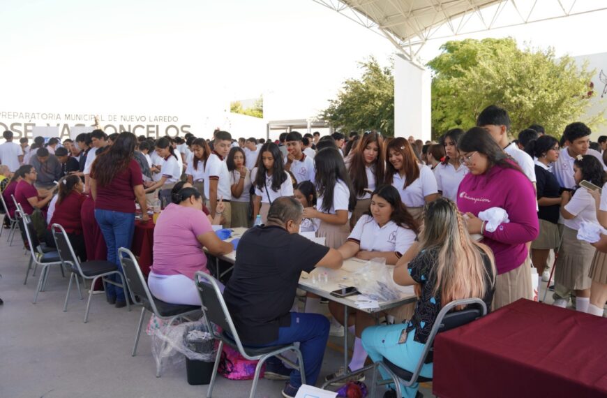 Estudiantes de preparatoria participan en jornada de certificación educativa impulsada por el Gobierno Municipal de Nuevo Laredo