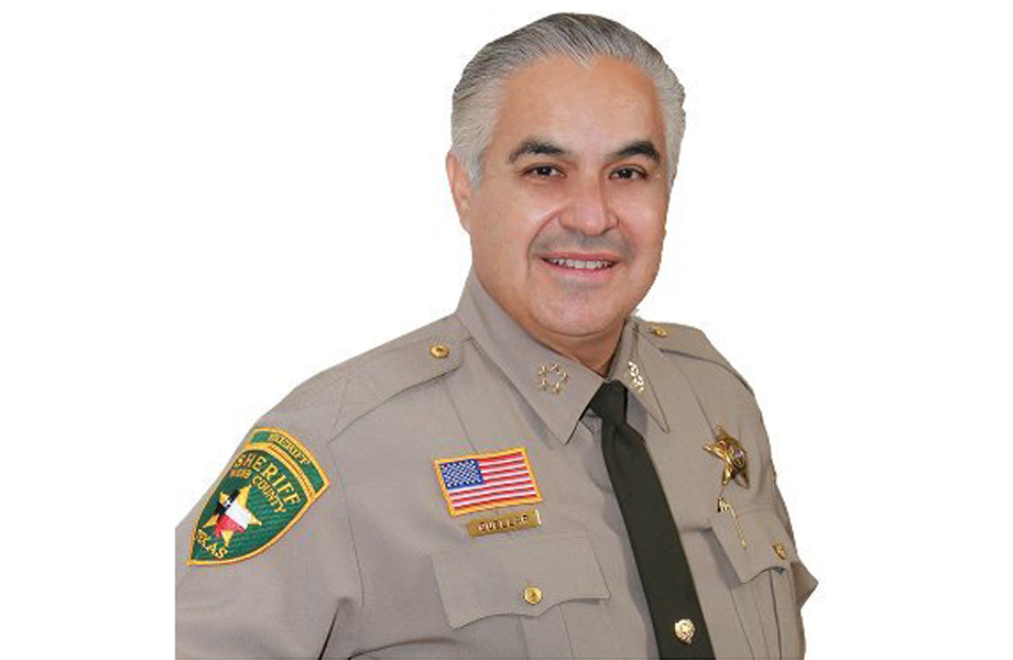 Sheriff de Webb County Martin Cuellar en imagen de archivo, previo a su comparecencia ante una corte federal en Houston.