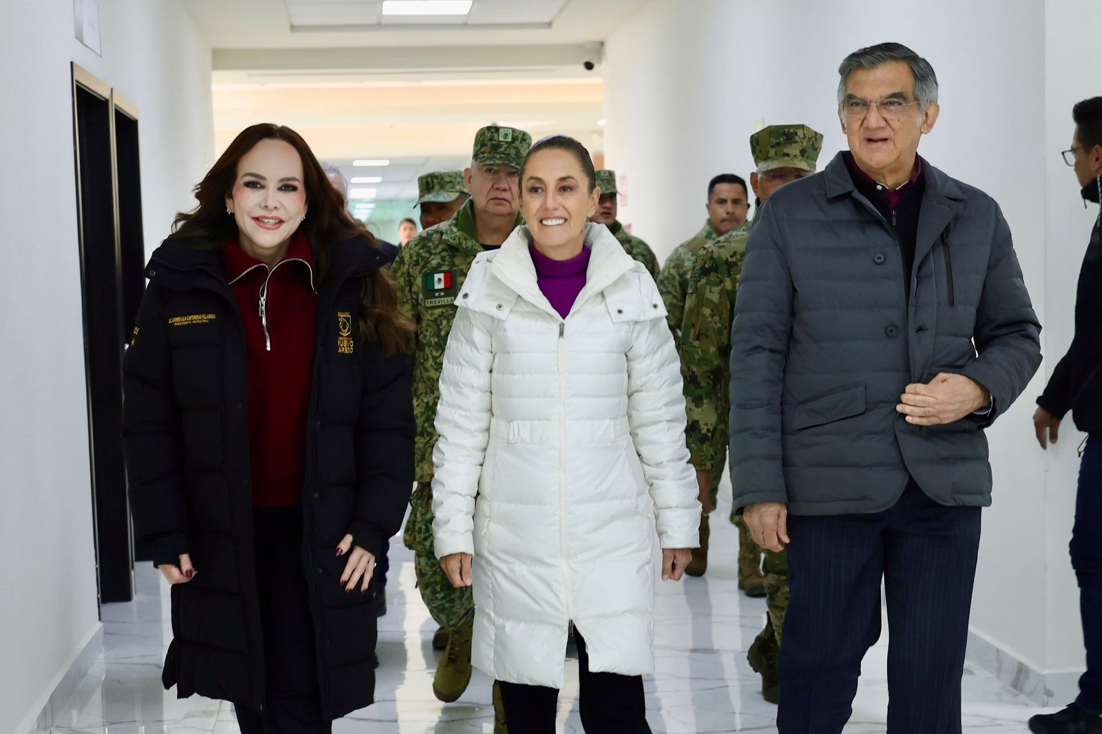La Presidenta de Mxico Claudia Sheinbaum acompaada por el gobernador Amrico Villarreal y la alcaldesa Carmen Lilia Canturosas durante el recorrido por las nuevas instalaciones de la ANAM