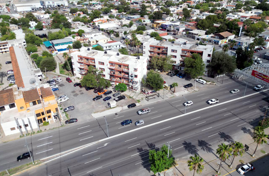 Vista area de la colonia Burcrata y los Multifamiliares de Nuevo Laredo donde programas de mejoramiento de vivienda buscan elevar la calidad de vida y la imagen urbana