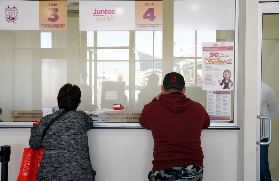 Atencin directa en mdulos de recaudacin donde la ciudadana aprovecha los descuentos vigentes en el pago del predial