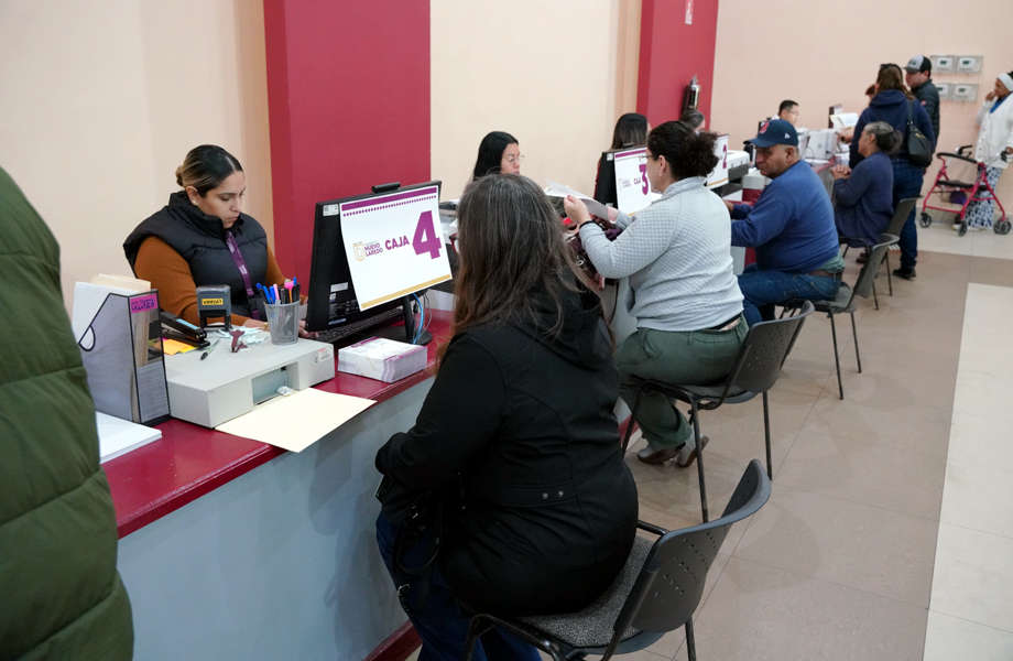 Contribuyentes realizan el pago del impuesto predial en cajas municipales habilitadas para facilitar el trmite durante el periodo de descuentos