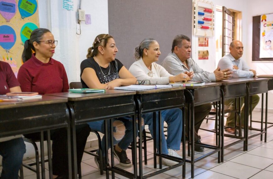 Mandan a maestros a la escuela previo al reinicio del ciclo escolar 2025-2026