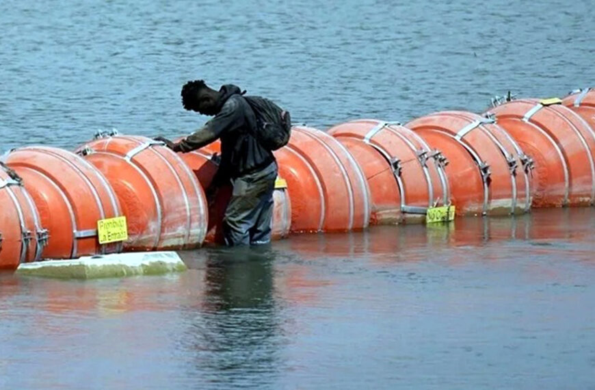 Estados Unidos instala boyas en el río Bravo bajo el puente Los Tomates en Matamoros