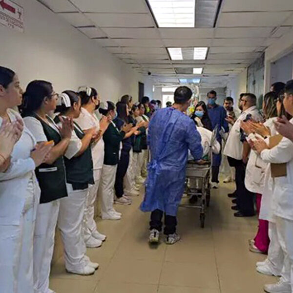 Con aplausos, rinden merecido homenaje en IMSS Tamaulipas a joven donador de órganos