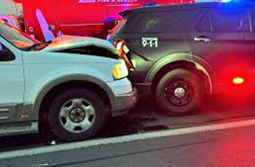 Borracha embiste patrulla de policía en una parada de tráfico en Laredo y lesiona al agente