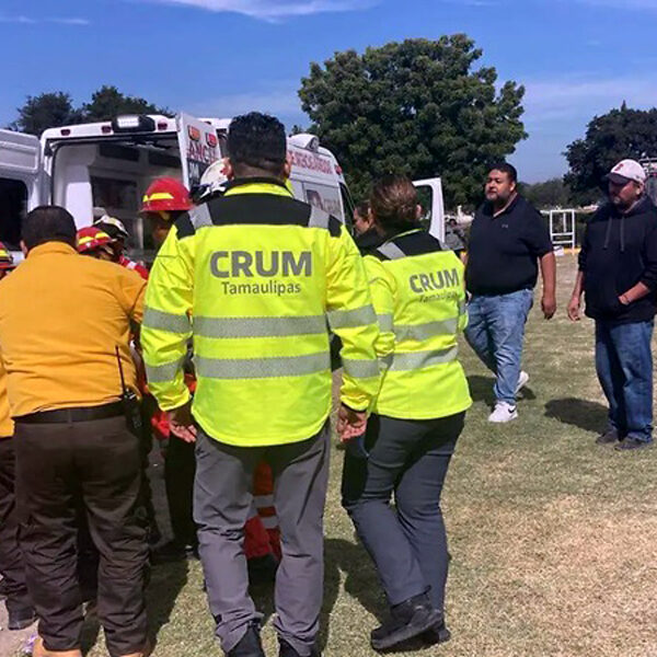 Explosión de pirotecnia deja 10 lesionados durante entierro en un panteón de Ciudad Victoria