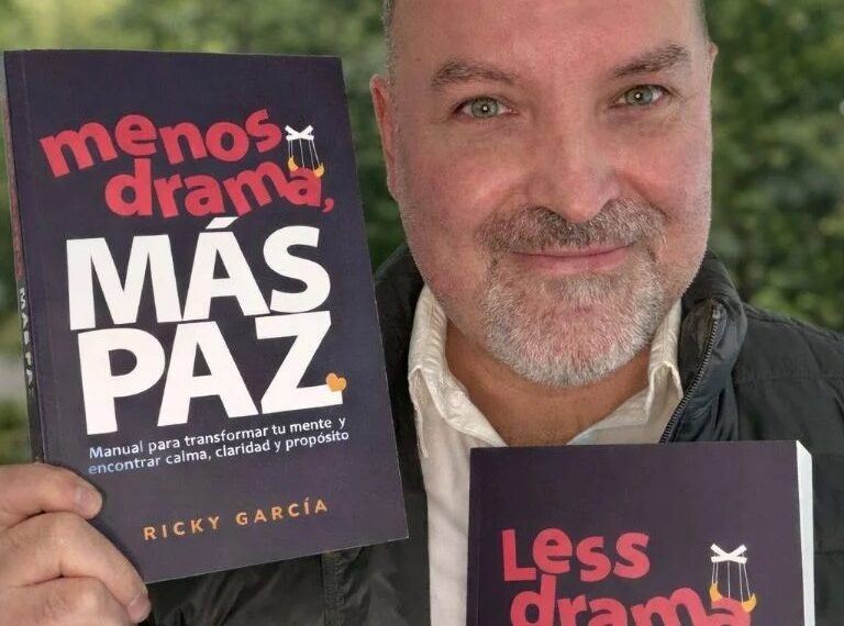 Ricky García presenta en Nuevo Laredo su libro Menos drama, más paz, en el marco de su histórica nominación al Óscar 2026