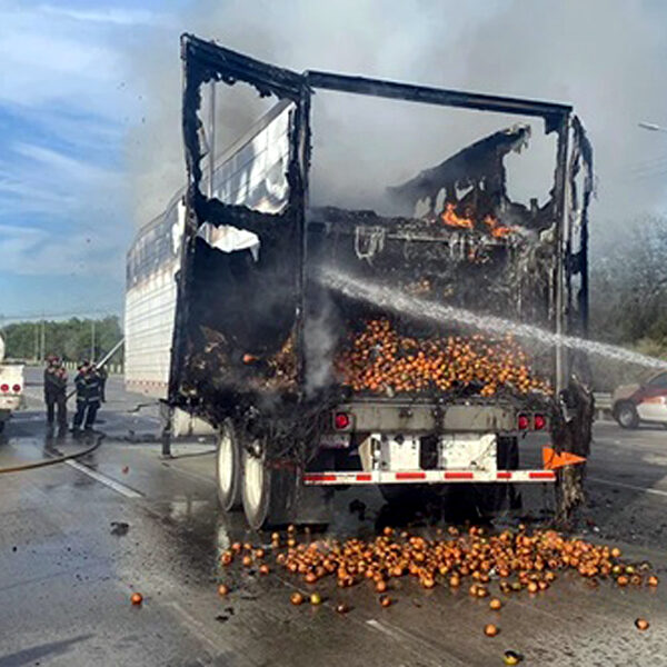 Incendio en caja de tráiler provoca alarma en el puente internacional Reynosa-Pharr