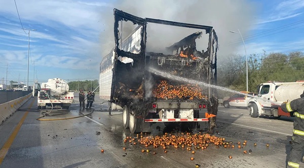 Incendio en caja de tráiler provoca alarma en el puente internacional Reynosa-Pharr