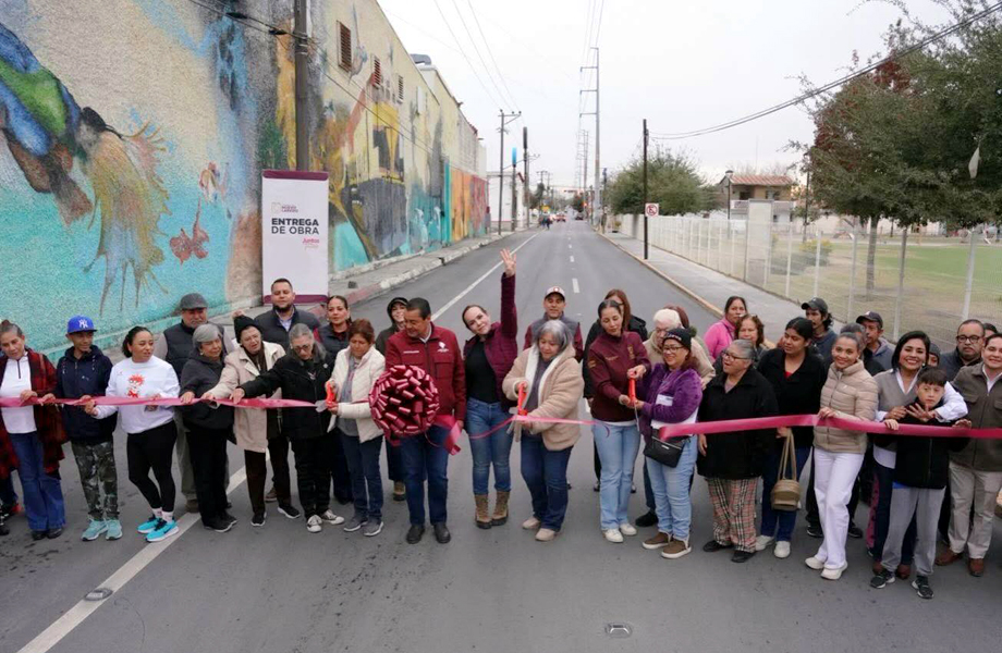 Vecinos del Sector Centro participan en la inauguración de vialidad rehabilitada en Nuevo Laredo.