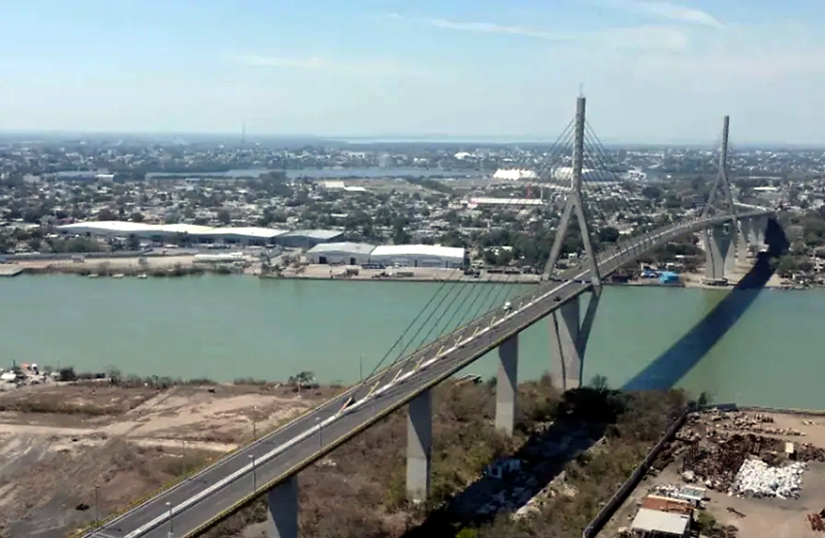 Panormica area del puente de Tampico infraestructura estratgica que ayuda a que el transporte de carga fluya con mayor orden rumbo al norte beneficiando indirectamente a ciudades fronterizas como Nuevo Laredo