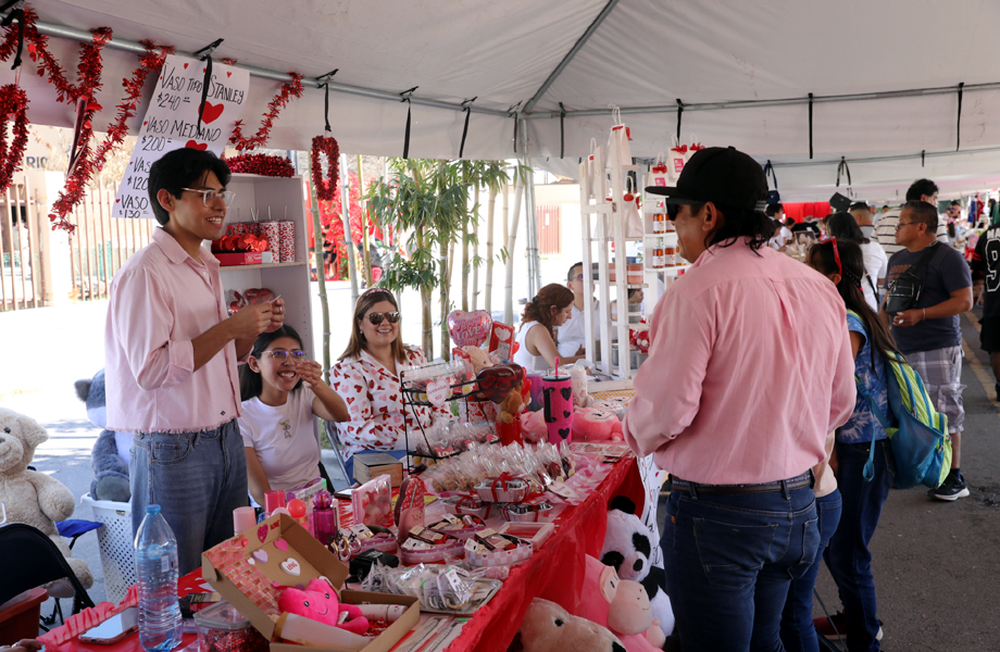 Emprendedores locales presentan sus productos en un ambiente familiar y de convivencia