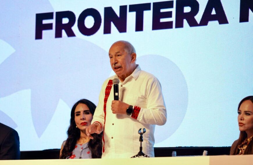 Participación de autoridades durante el Encuentro Nacional de Municipios de la Frontera Norte en Nuevo Laredo.