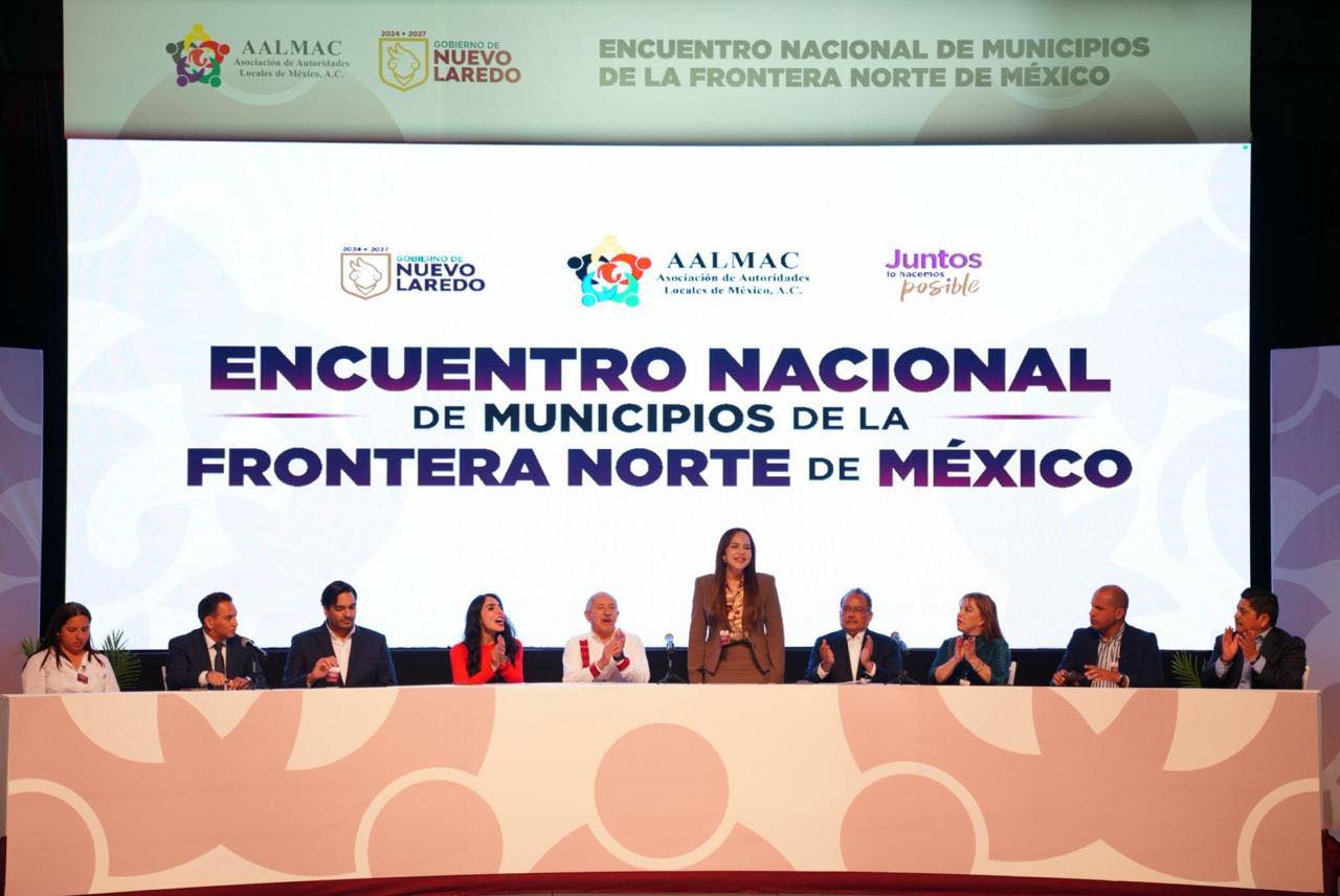 Sesin plenaria del encuentro con presencia de autoridades municipales y representantes federales