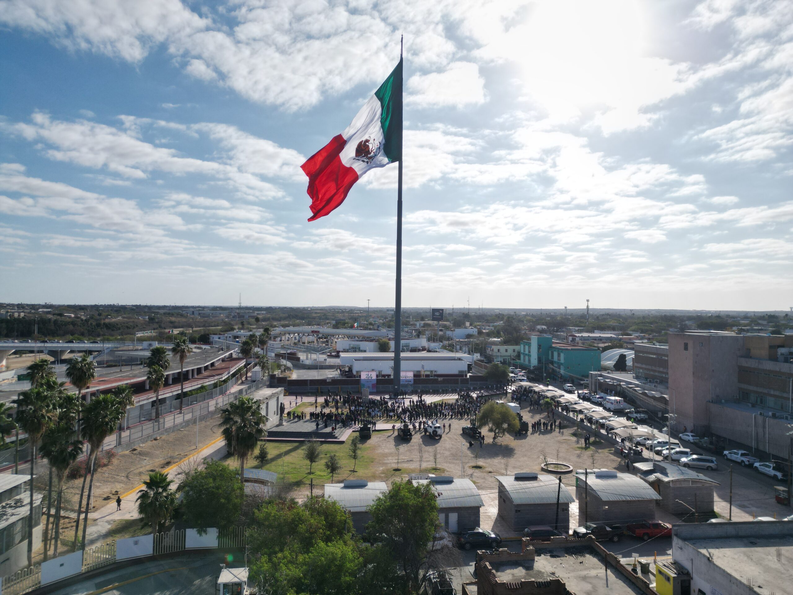 Vista area del Parque Morelos durante el Da de la Bandera