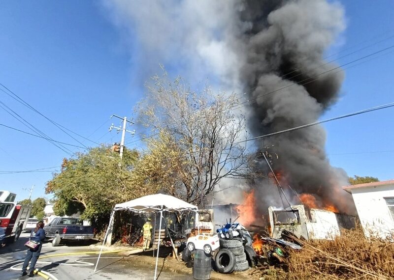 Muere persona de la tercera edad tras voraz incendio en una casa de Nuevo Laredo