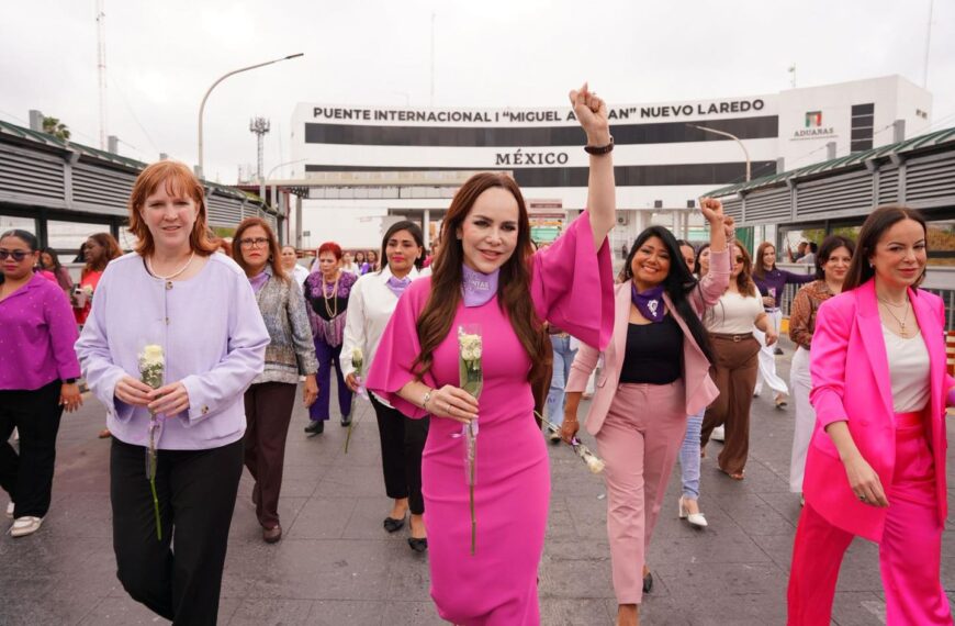 Mujeres de los Dos Laredos se unen en caminata binacional para conmemorar el Día Internacional de la Mujer