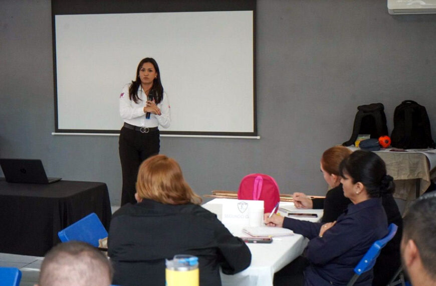 Fortalece DIF Nuevo Laredo capacitación docente para la atención integral de jóvenes
