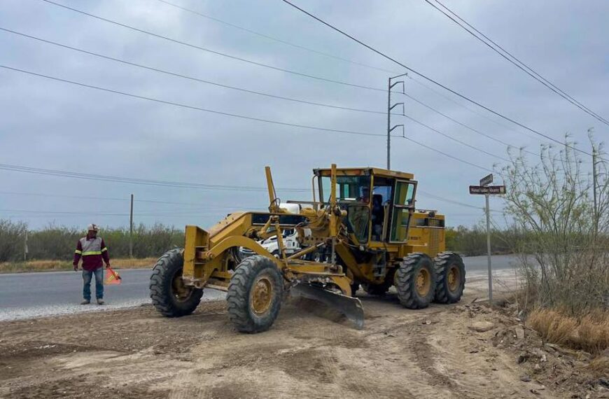 Continúa gobierno municipal la rehabilitación de caminos ejidales para fortalecer conectividad rural