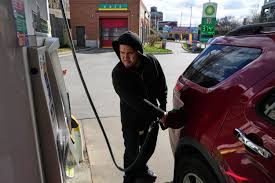 Precios de la gasolina en EU llegan a su nivel más alto desde 2023 por la guerra con Irán