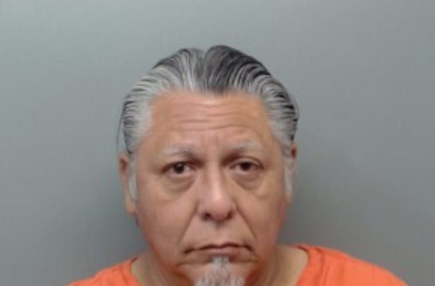 Detenido laredense por poner celular grabando en zona de ducha de mujeres